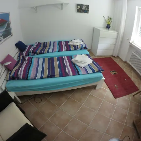 Vehrkersgunstige, Ruhige 2 Zi Wohnung, In Apartment