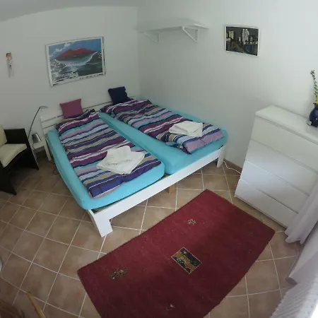 Vehrkersgunstige, Ruhige 2 Zi Wohnung, In Apartment