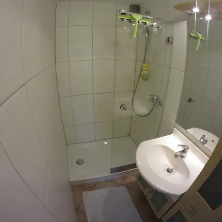 Vehrkersgunstige, Ruhige 2 Zi Wohnung, In Tuebingen